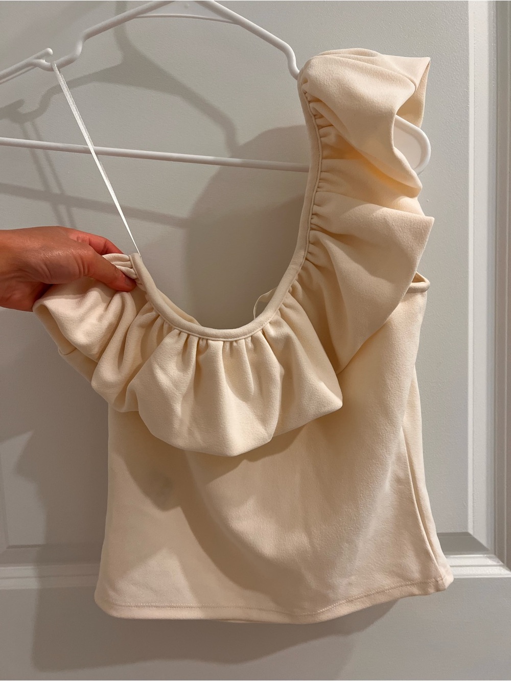 H&M Cream One-Shoulder Ruffle Top - Picture 2 of 2